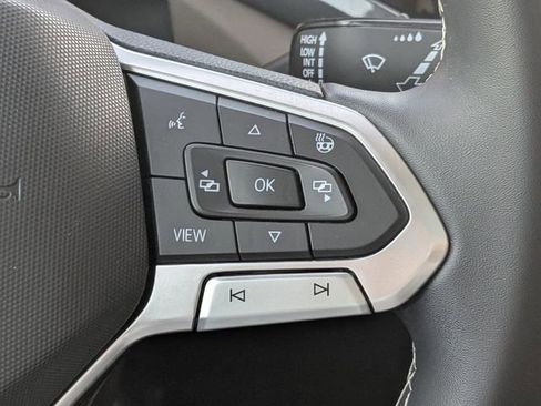 Used 2022 Volkswagen Taos SEL image 25