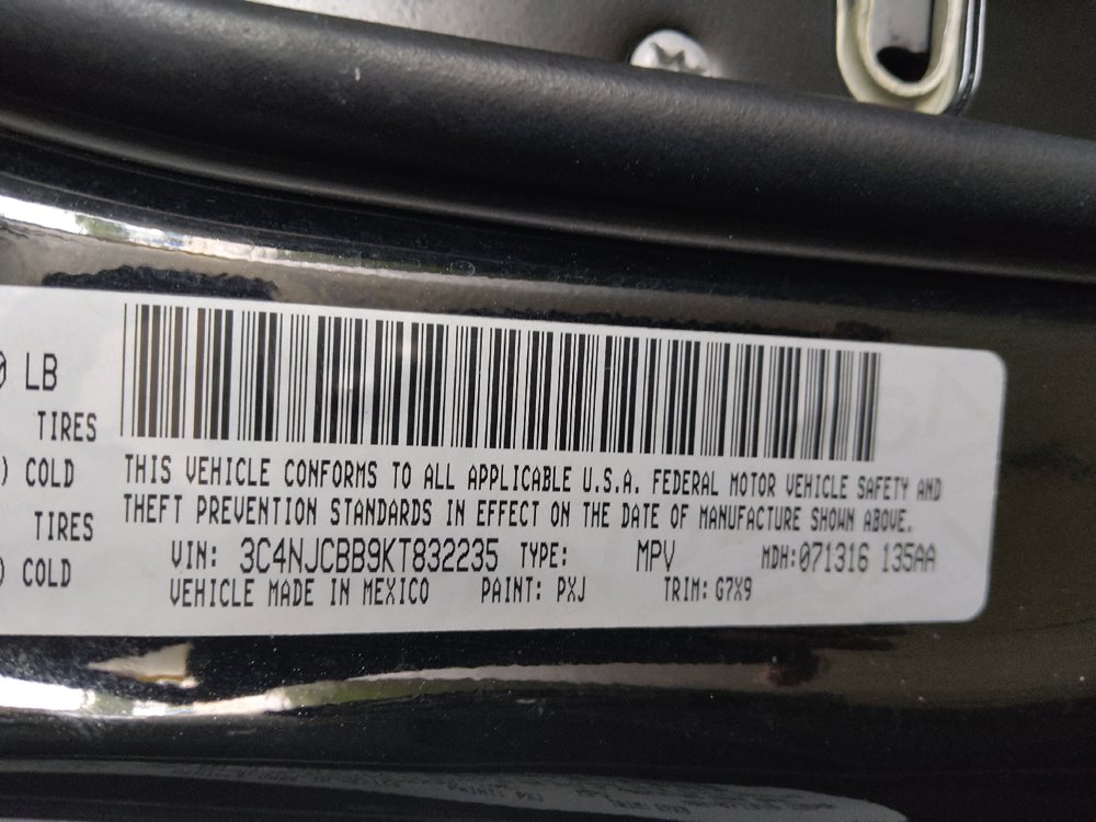 Used 2019 Jeep Compass Latitude FWD image 33