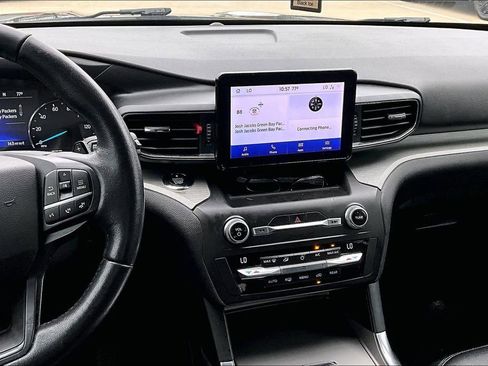 Used 2020 Ford Explorer XLT w/ Equipment Group 202A image 8