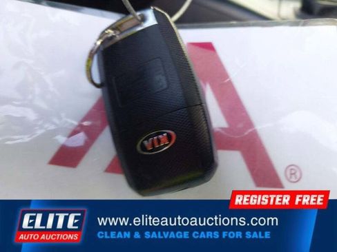 Used 2017 Kia Sorento LX image 22