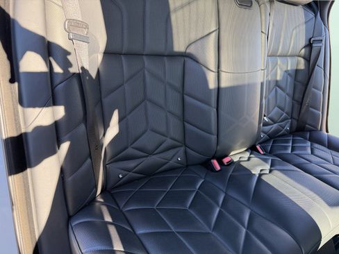 Used 2023 BMW 740i image 32