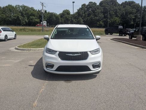 Used 2023 Chrysler Pacifica Touring-L FWD image 8