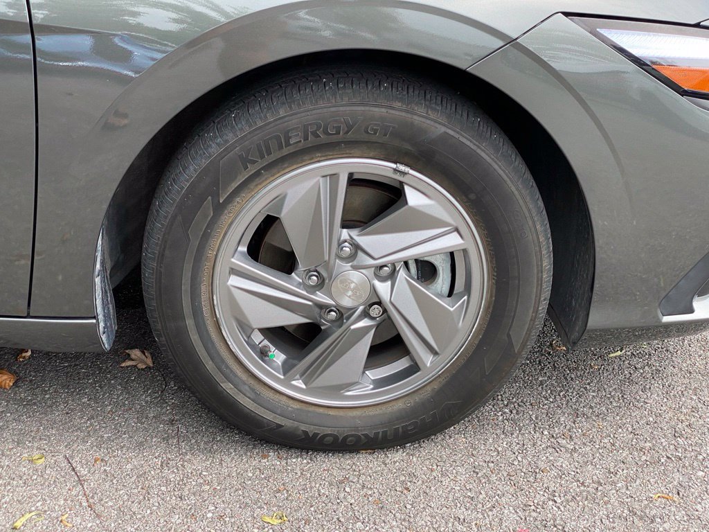 Certified 2025 Hyundai Elantra SE FWD image 36