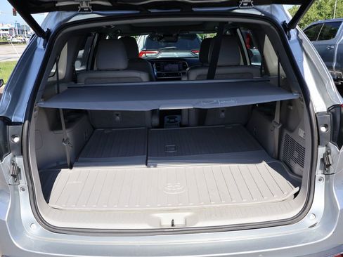 Used 2018 Toyota Highlander Limited Platinum AWD/4WD image 15