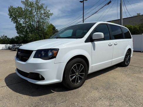 Used 2018 Dodge Grand Caravan SXT w/ Driver Convenience Group FWD image 6