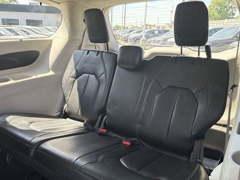 Used 2022 Chrysler Pacifica Touring-L FWD image 22