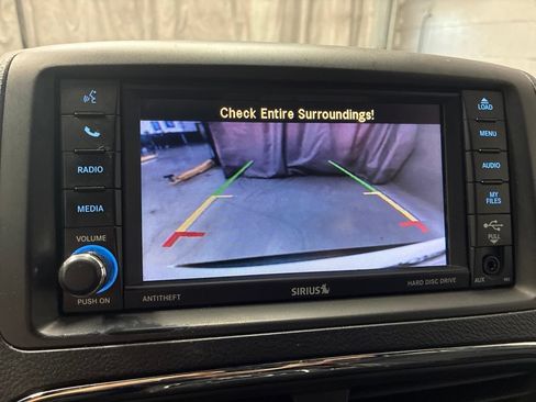 Used 2018 Dodge Grand Caravan SXT w/ Blacktop Package FWD image 18