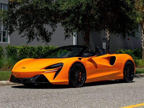 Used 2025 McLaren Artura Spider RWD image 20