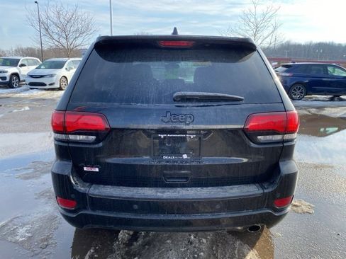 Used 2019 Jeep Grand Cherokee Altitude image 4