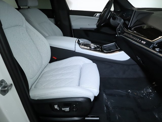 Used 2026 BMW X5 xDrive40i w/ M Sport Package AWD/4WD image 39