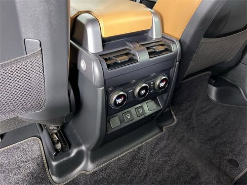Used 2024 Land Rover Defender 110 SE image 21