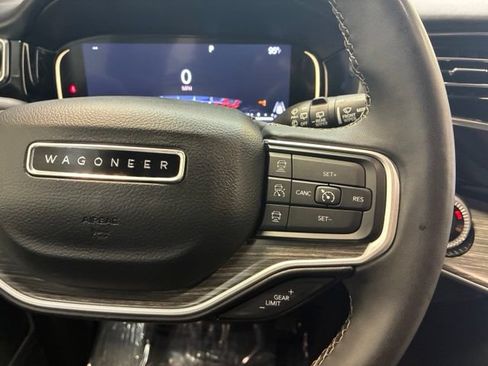 Used 2023 Jeep Wagoneer L Series III w/ Premium Group I AWD/4WD image 19