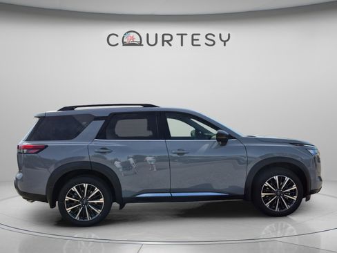 New 2026 Nissan Pathfinder Platinum AWD/4WD image 7