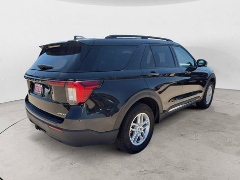 Used 2025 Ford Explorer Active AWD/4WD image 6