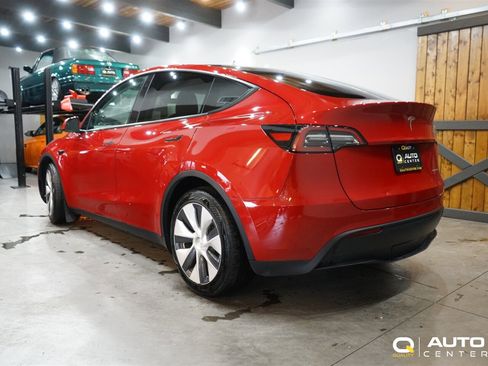 Used 2021 Tesla Model Y Long Range image 8