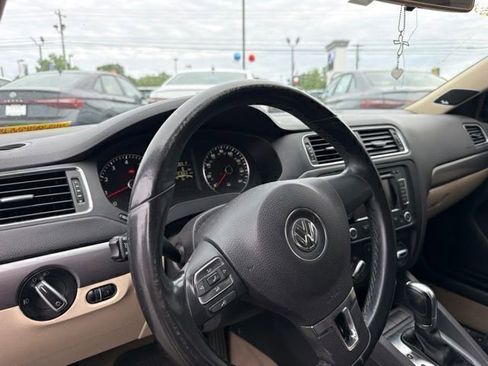 Used 2012 Volkswagen Jetta SEL FWD image 8