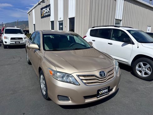Used 2011 Toyota Camry LE FWD image 1