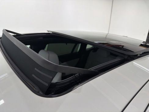 Certified 2024 BMW X6 xDrive40i w/ Executive Package image 27