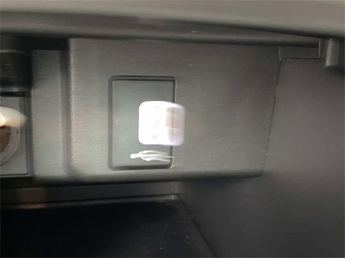 Used 2018 Honda Accord LX image 30