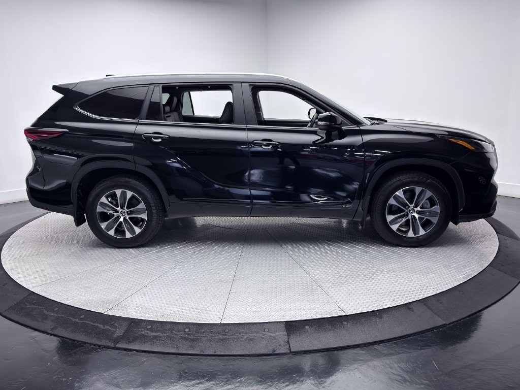 Certified 2026 Toyota Highlander XLE AWD/4WD image 4