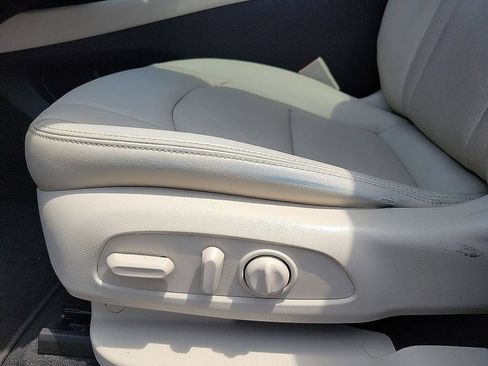 Used 2023 Buick Enclave Essence w/ Experience Buick Package FWD image 12