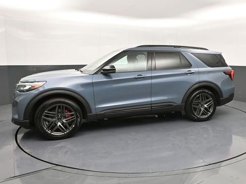 Used 2025 Ford Explorer ST w/ Sun And Sound Package image 32