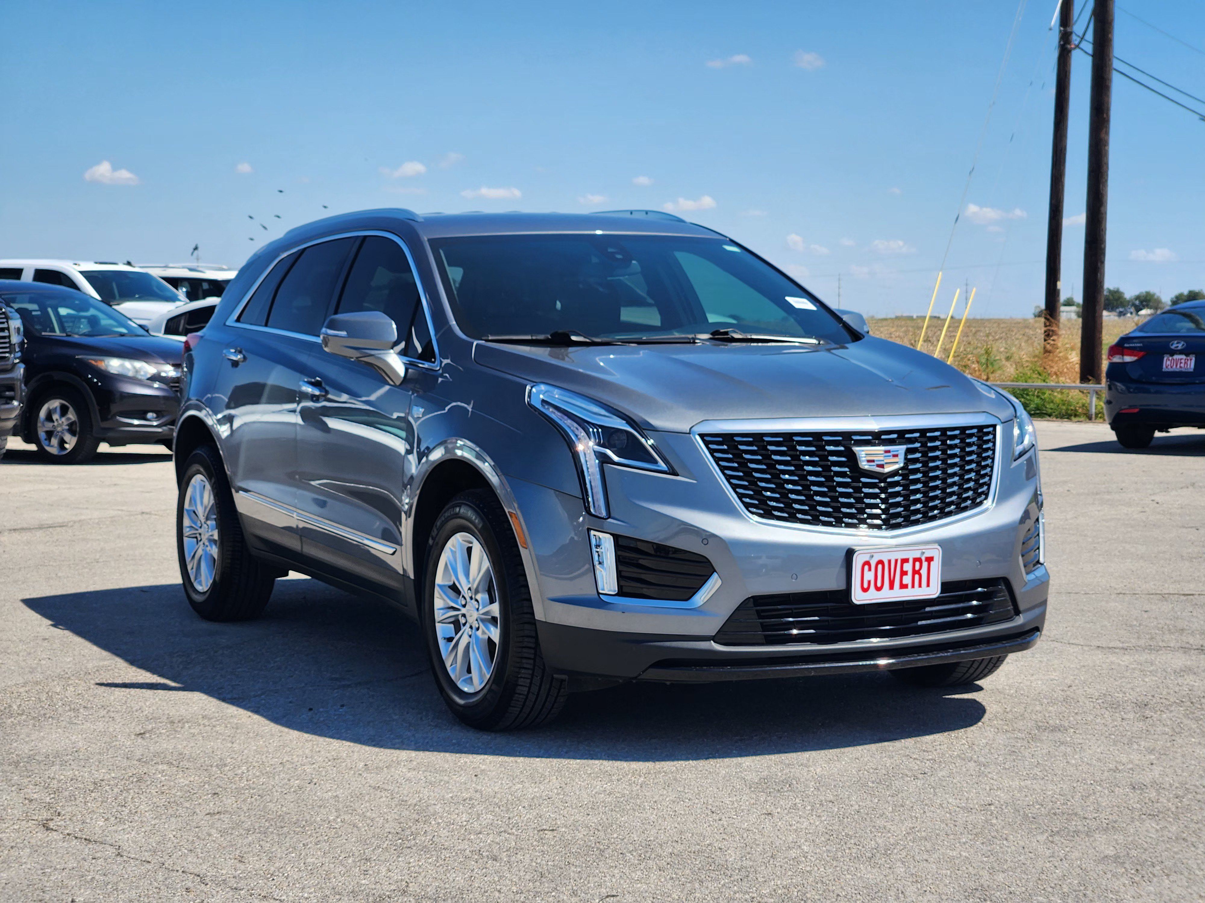 Used 2022 Cadillac XT5 Luxury w/ LPO, Floor Liner Package FWD image 3