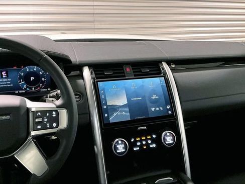 Certified 2025 Land Rover Discovery S AWD/4WD image 4
