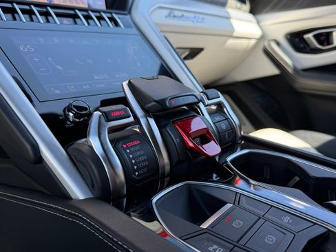 Used 2019 Lamborghini Urus AWD/4WD image 40