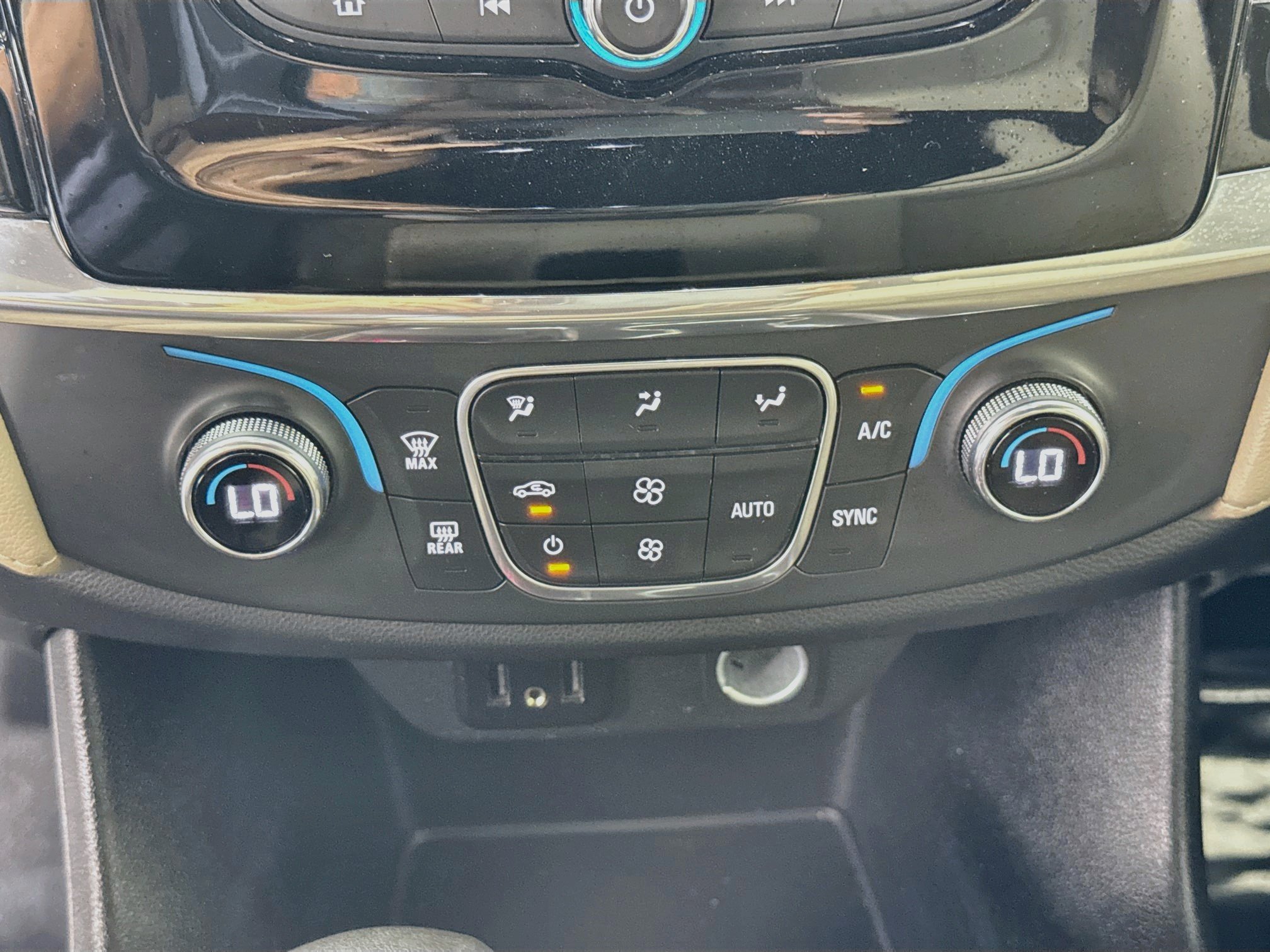 Used 2022 Chevrolet Traverse LS w/ LPO, Cargo Package FWD image 18