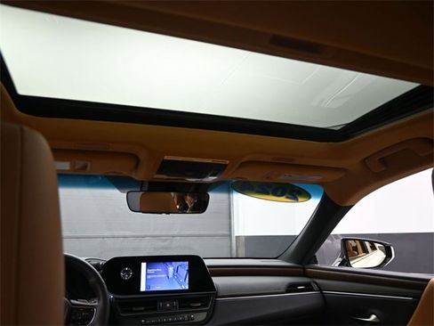 Certified 2024 Lexus ES 350 w/ Premium Package image 24