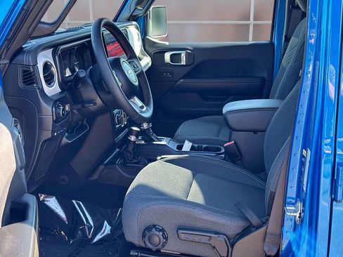 Used 2024 Jeep Wrangler Unlimited Sahara w/ Technology Group AWD/4WD image 10