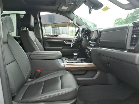 Used 2024 Chevrolet Silverado 1500 LT Trail Boss w/ Convenience Package II AWD/4WD image 12