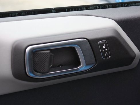 Used 2023 Ford Bronco Badlands image 11