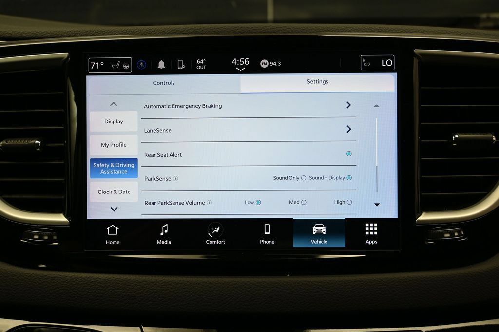 Used 2024 Chrysler Pacifica Touring-L FWD image 31