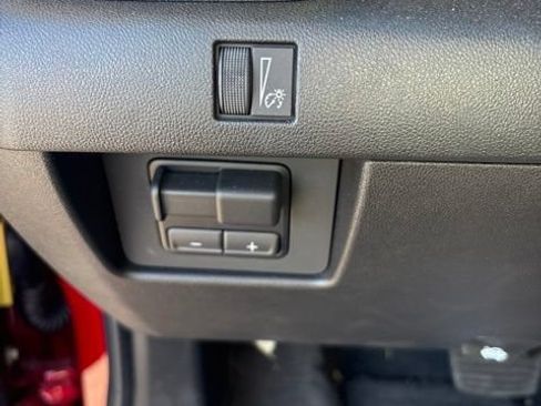 Used 2025 GMC Canyon Denali AWD/4WD image 22
