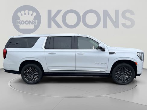Used 2023 GMC Yukon XL Denali w/ Advanced Technology Package AWD/4WD image 8