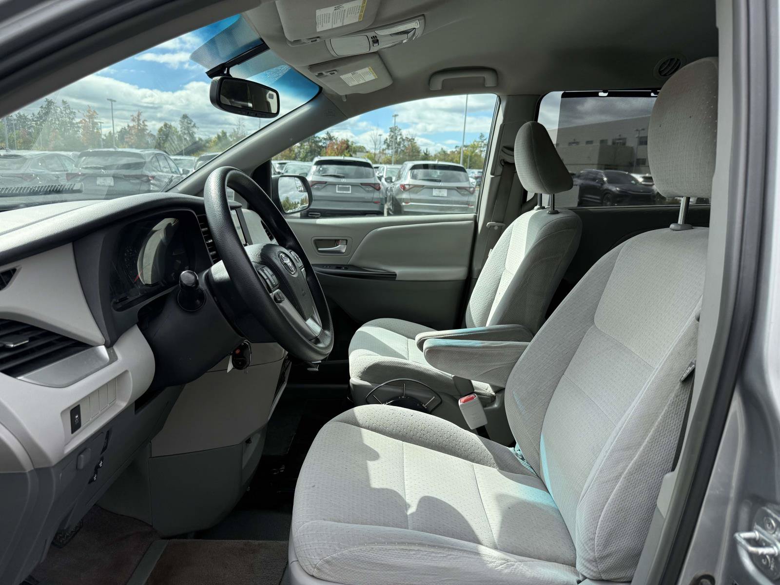 Used 2015 Toyota Sienna LE FWD image 13