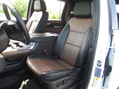 Used 2024 Chevrolet Silverado 3500 High Country w/ Technology Package AWD/4WD image 22