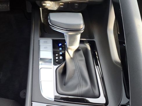 Certified 2025 Hyundai Elantra SEL image 21