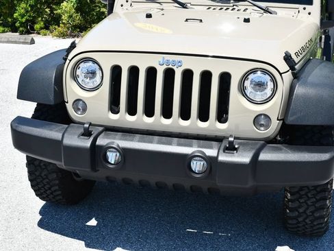 Used 2018 Jeep Wrangler Unlimited Rubicon w/ Connectivity Group AWD/4WD image 10