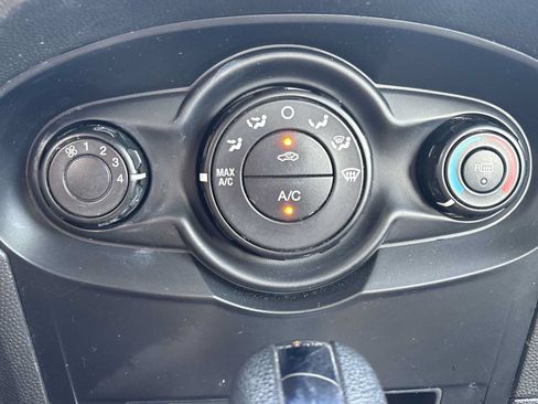 Used 2013 Ford Fiesta SE FWD image 7
