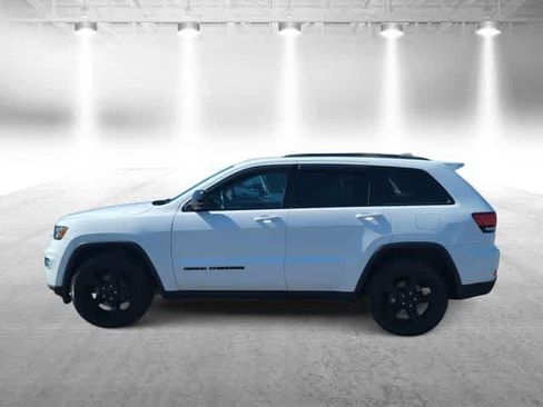 Used 2018 Jeep Grand Cherokee Laredo AWD/4WD image 5