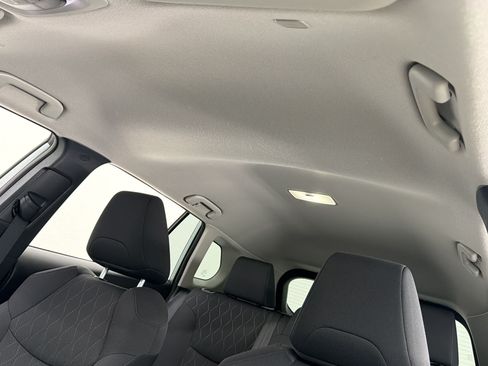 Used 2025 Toyota Corolla Cross LE FWD image 24