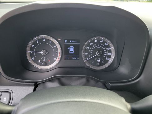 Used 2021 Hyundai Venue SE FWD image 14