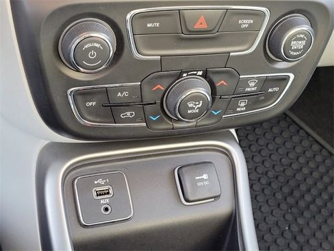 Used 2021 Jeep Compass Latitude w/ Sun and Sound Group image 17