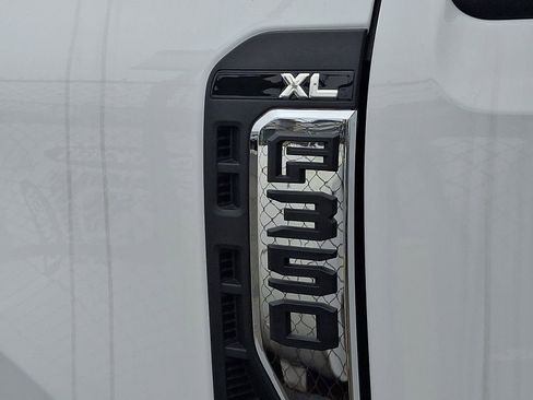New 2025 Ford F350 XL w/ XL Chrome Package image 15