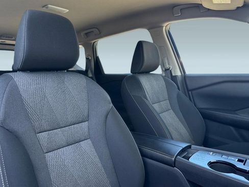 Used 2025 Nissan Rogue SV FWD image 30