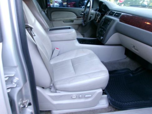 Used 2011 GMC Yukon SLT AWD/4WD image 6