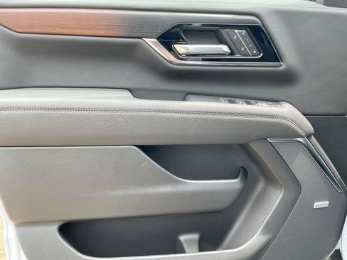 New 2026 GMC Yukon Denali w/ Denali Reserve Package AWD/4WD image 10